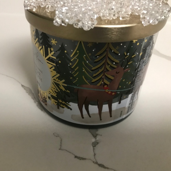 Life at Home Scented Festive Candle ‘Cedar Wreath’ and Snowflake Ornament - Picture 7 of 9